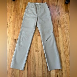 Recycled Leather 90's Pinch Waist in Quail Patent
AGOLDE Size 25